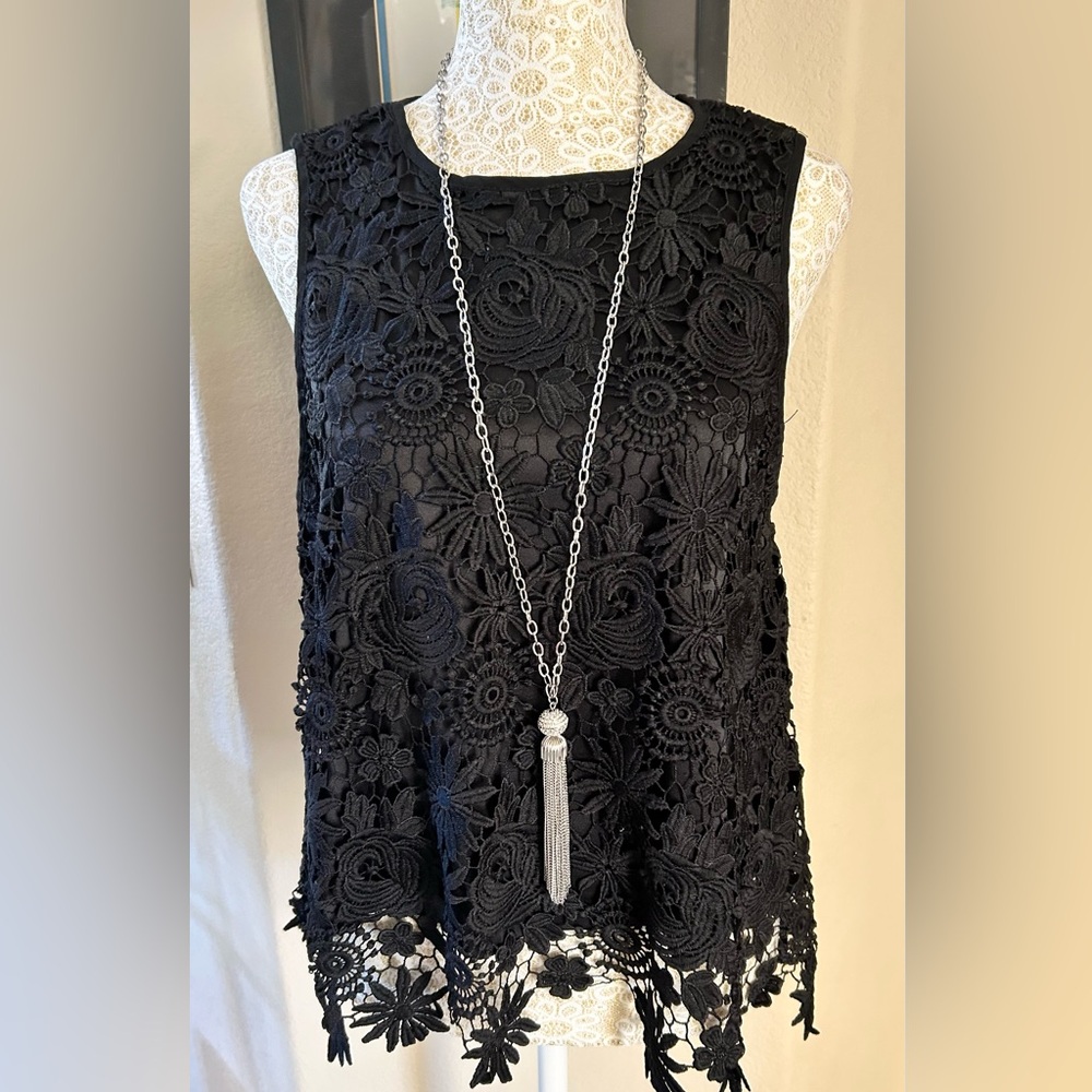 NWOT IRIS TOP BLACK GUIPURE LACE LINED SLEEVELESS CAREER SIZE LARGE